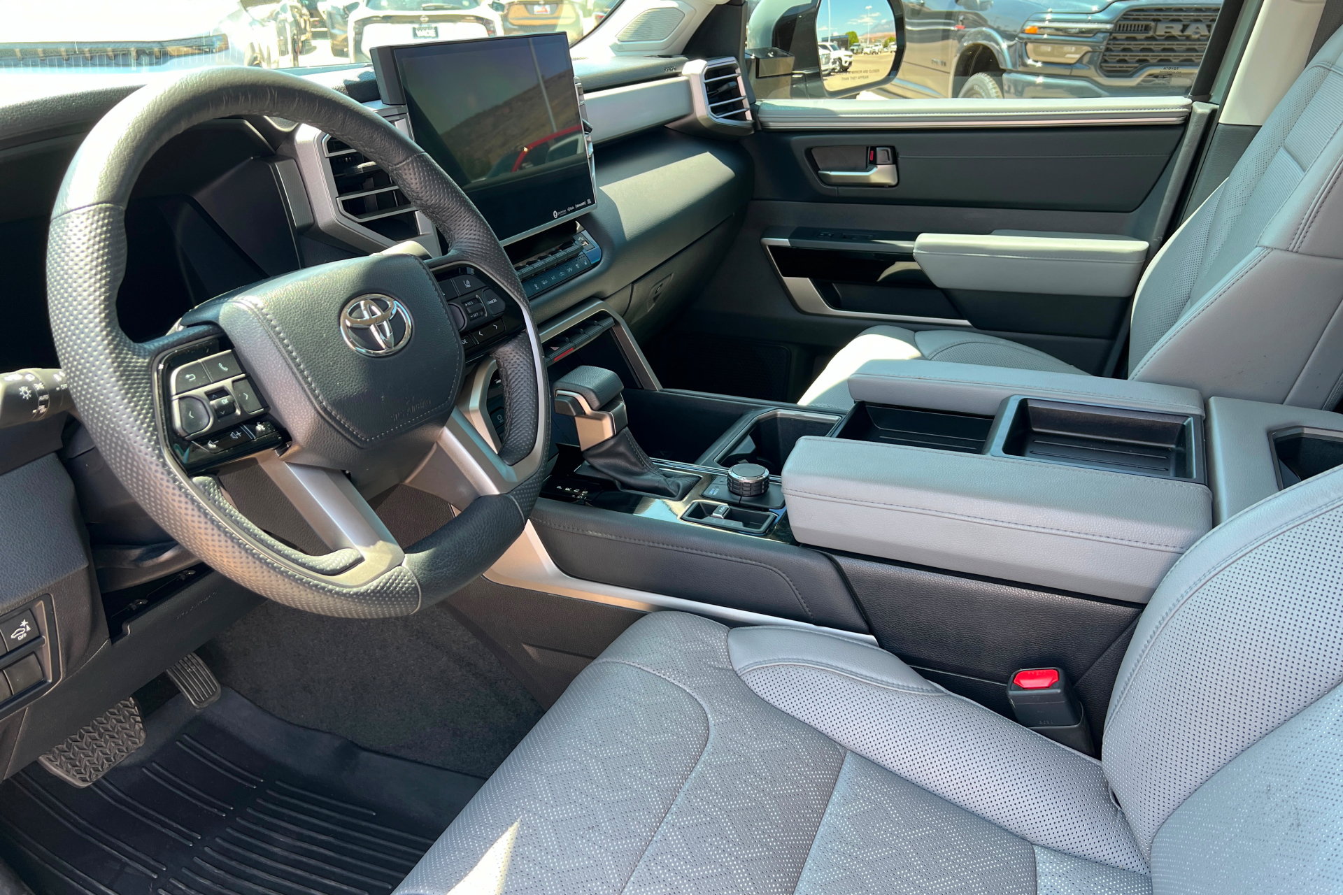 Used 2024 Toyota Tundra Limited AWD/4WD image 16
