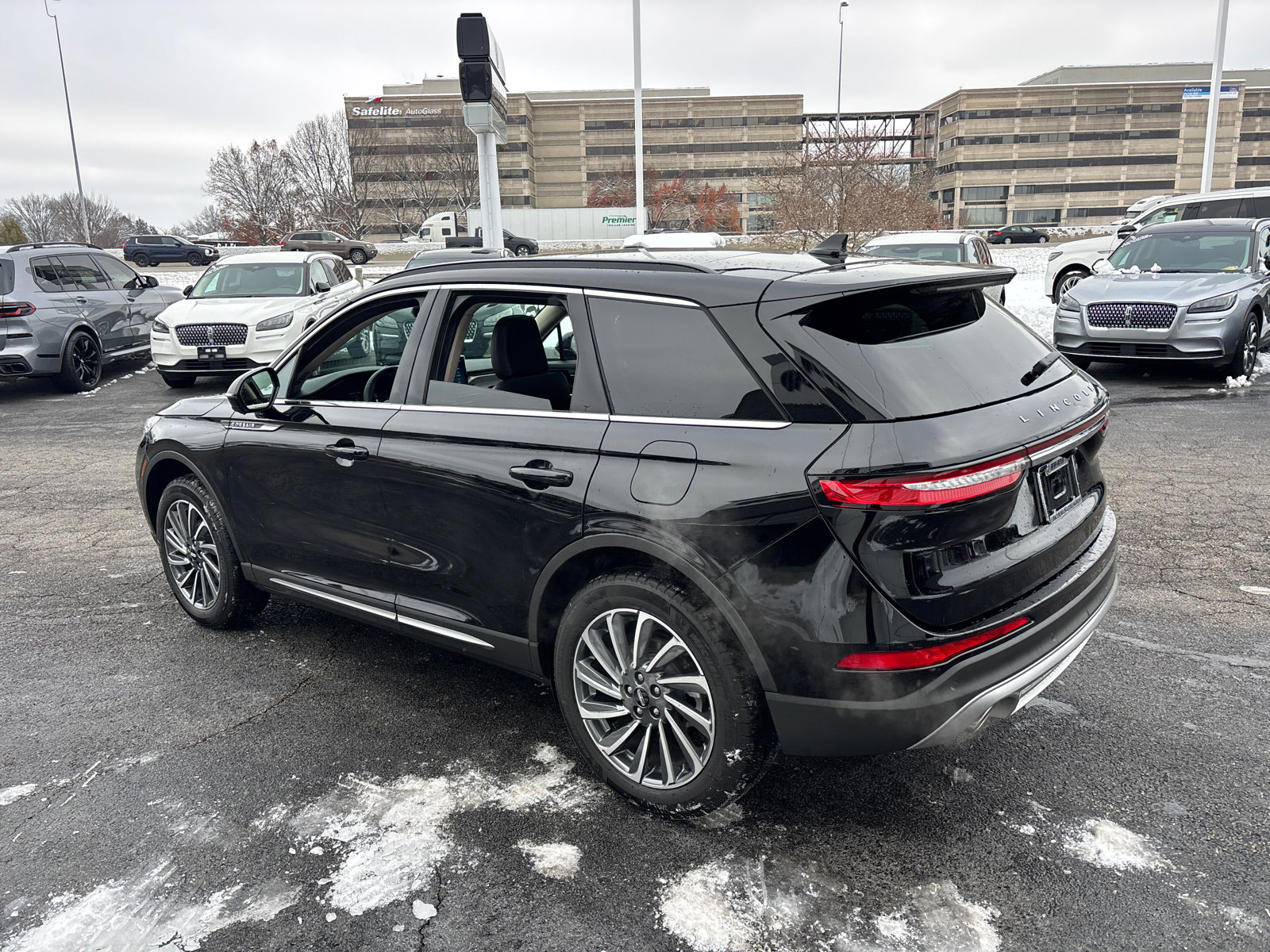 New 2025 Lincoln Corsair Reserve image 5