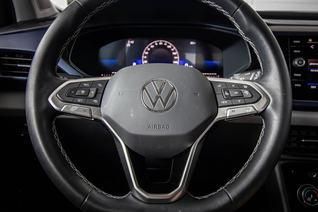Certified 2023 Volkswagen Taos SE w/ Panoramic Sunroof Package FWD image 33