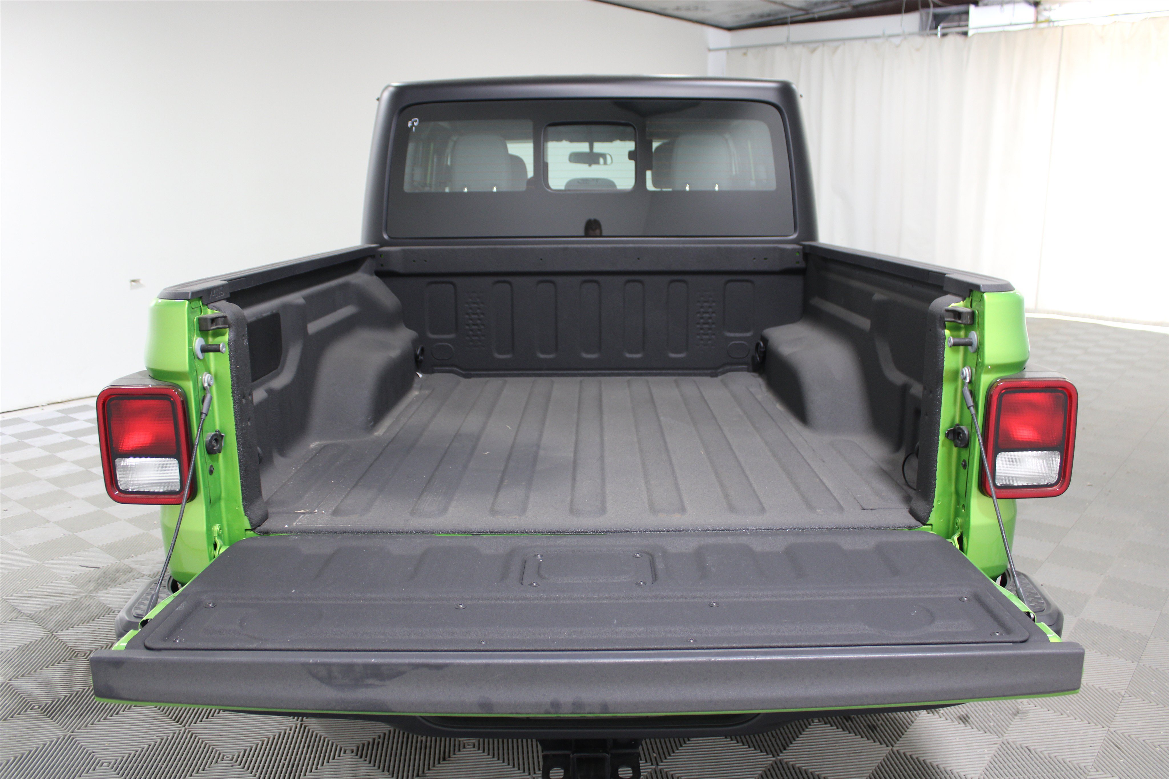 Used 2025 Jeep Gladiator Sport AWD/4WD image 22