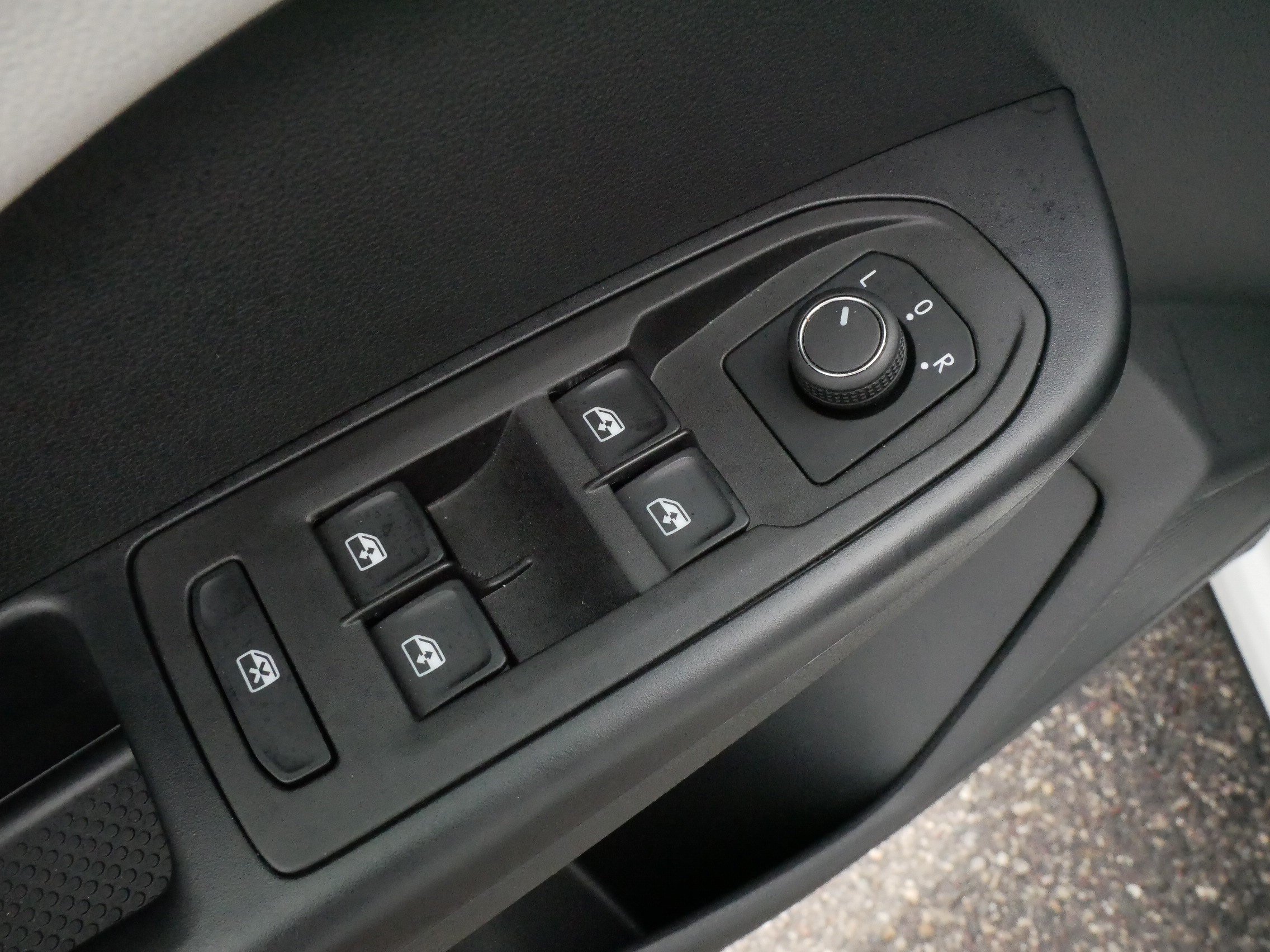 Certified 2025 Volkswagen Taos S FWD image 20