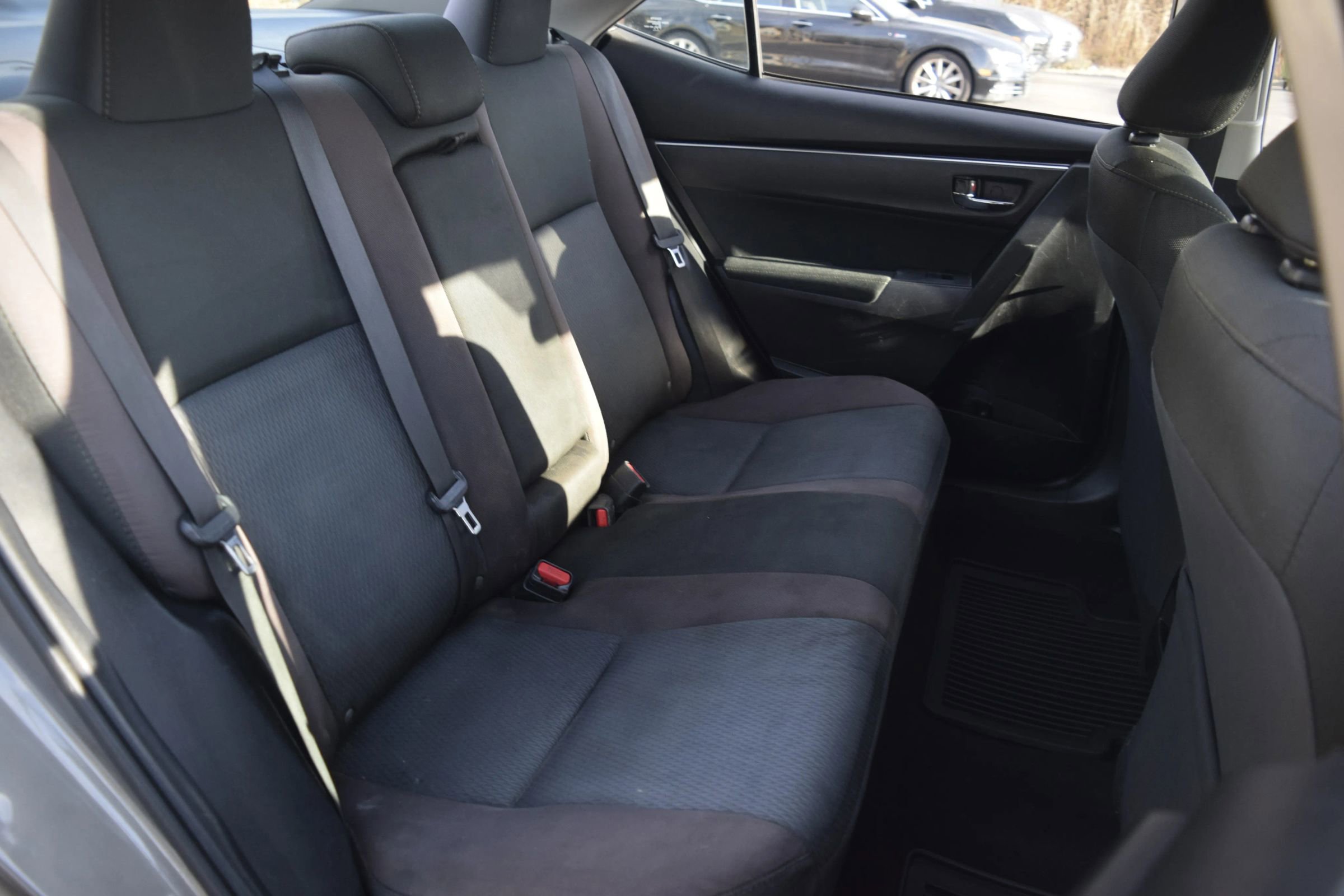 Used 2018 Toyota Corolla LE image 9