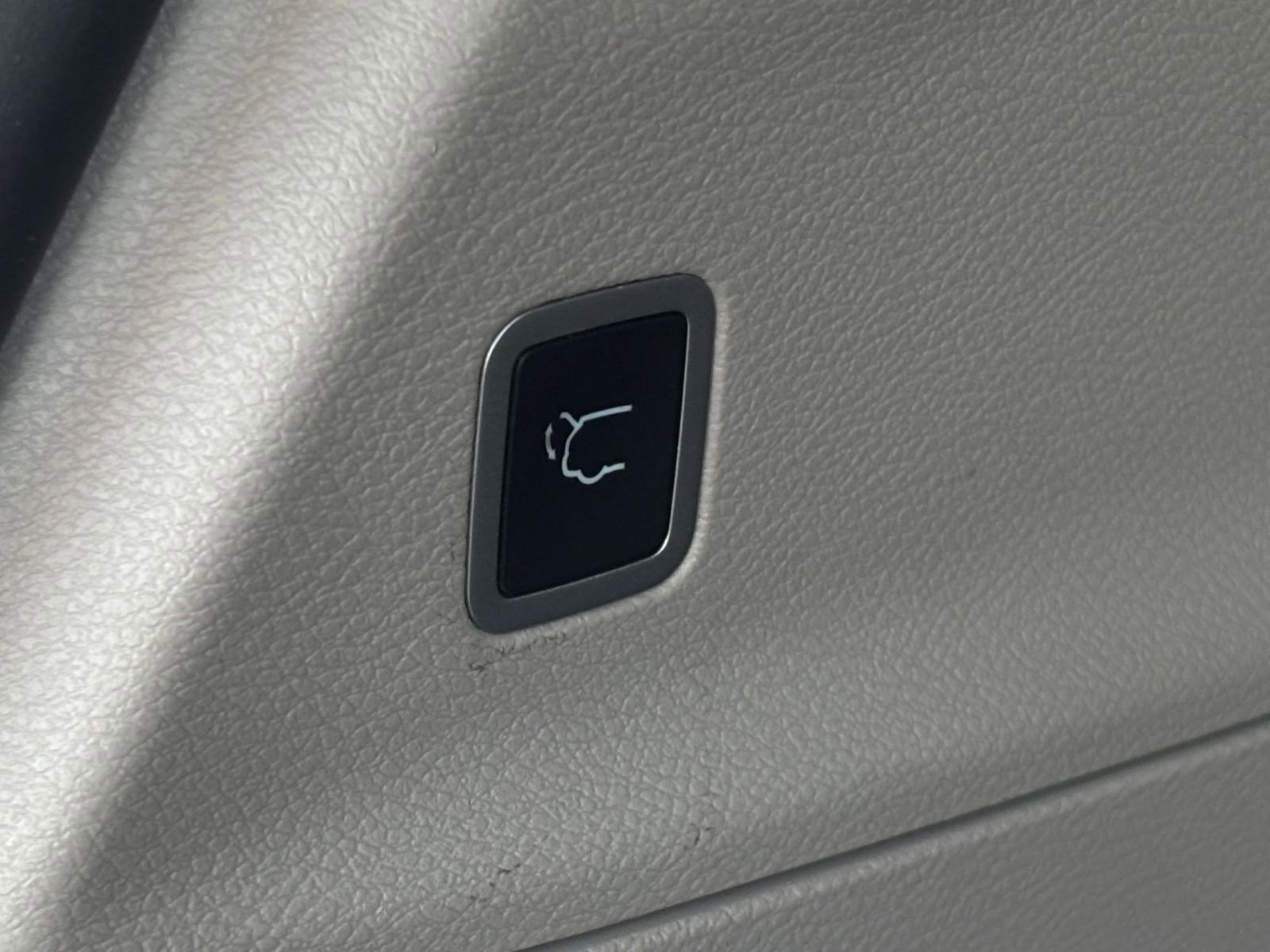 Used 2024 Chrysler Pacifica Touring-L image 23