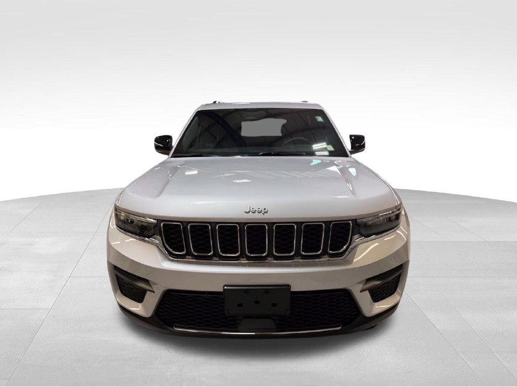 Used 2025 Jeep Grand Cherokee Laredo X AWD/4WD image 5