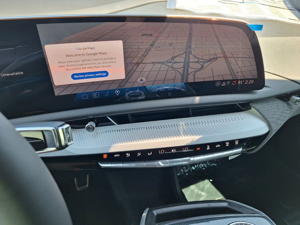 New 2025 Cadillac Optiq Luxury 2 image 21