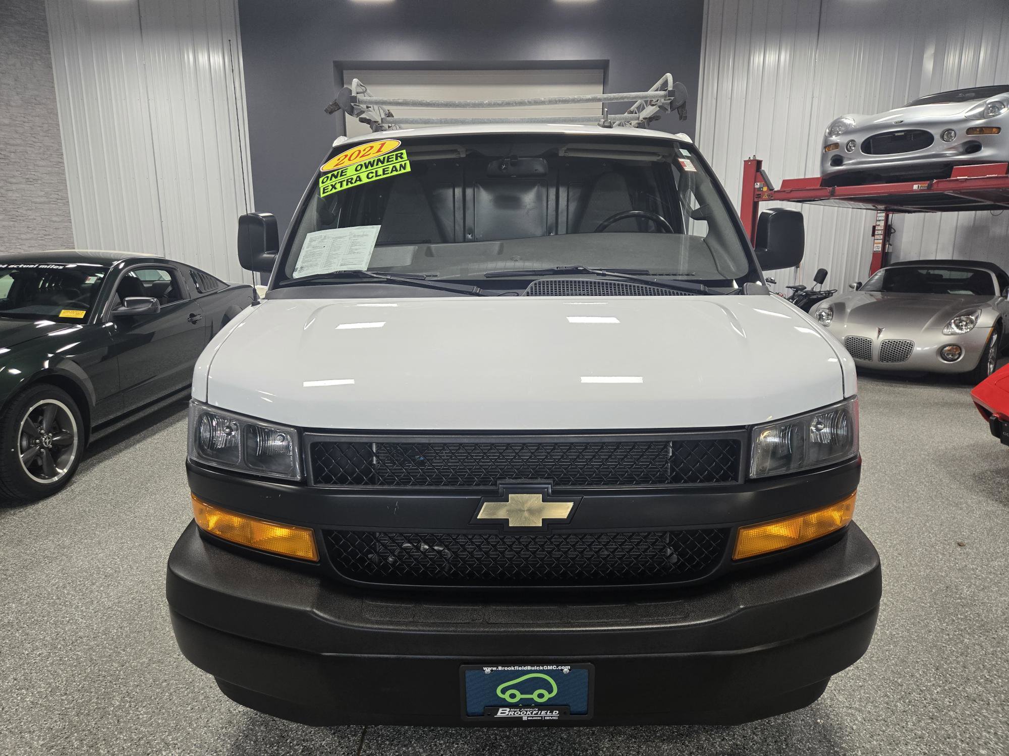 Certified 2021 Chevrolet Express 3500 w/ Driver Convenience Package image 9