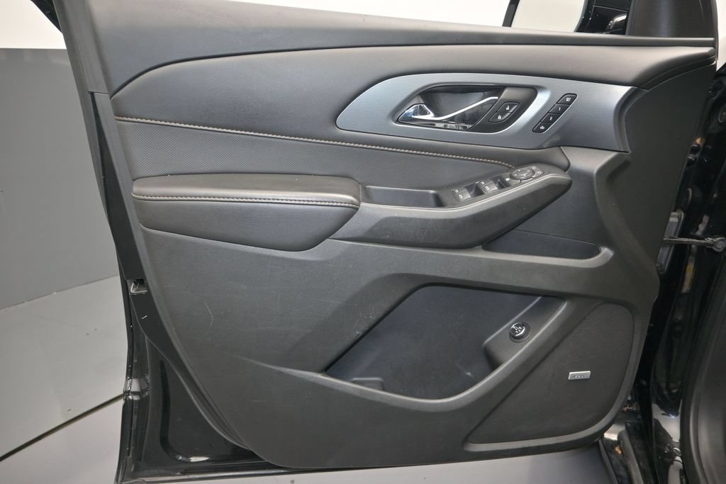 Used 2020 Chevrolet Traverse Premier w/ Redline Edition FWD image 12