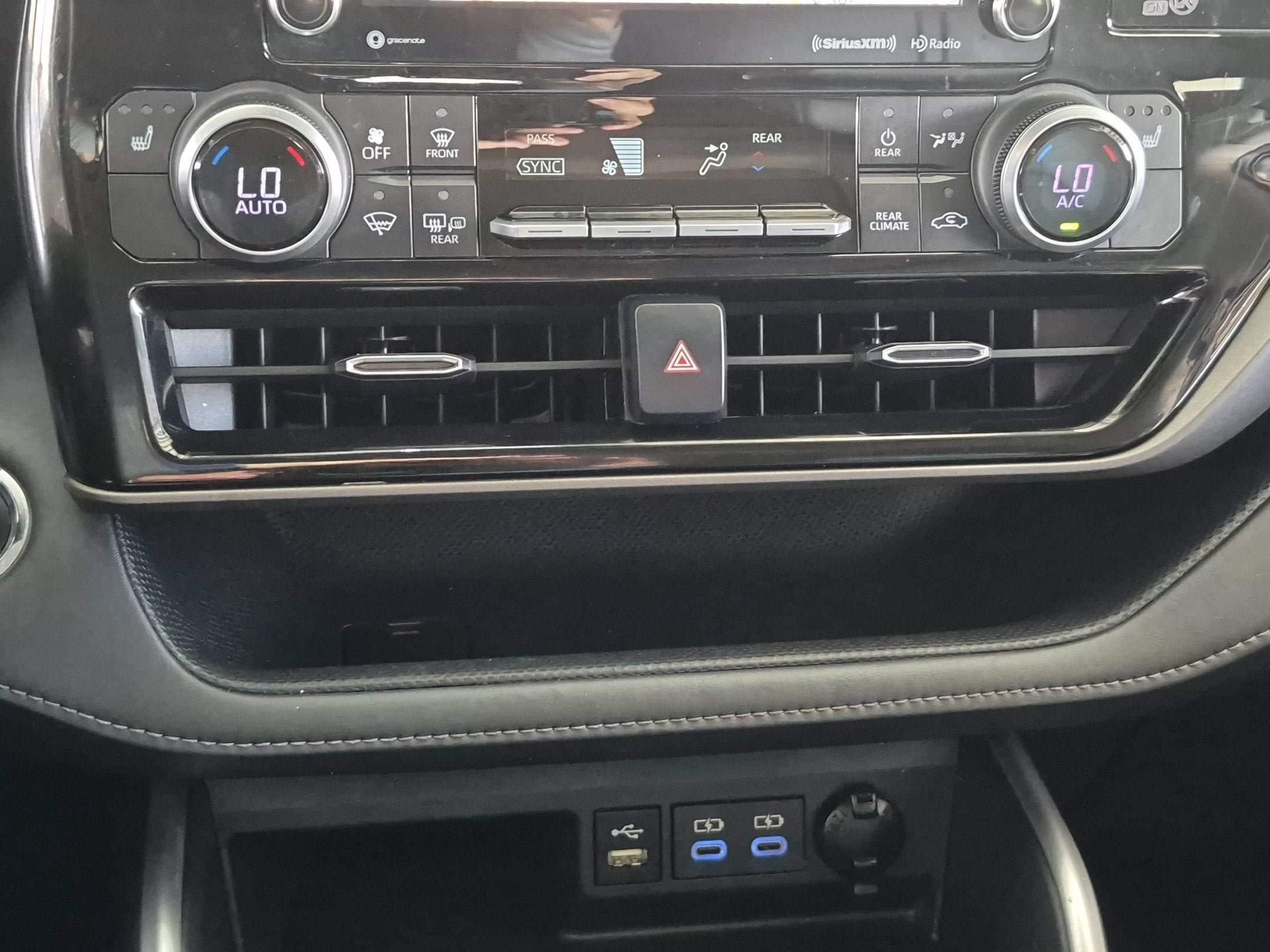 Used 2022 Toyota Highlander XLE FWD image 23