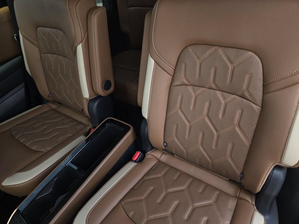 New 2026 Nissan Pathfinder Platinum AWD/4WD image 14