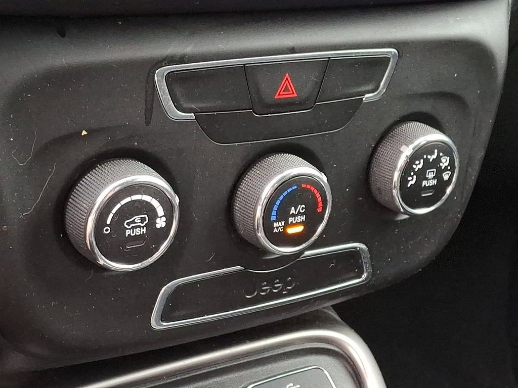 Used 2018 Jeep Compass Latitude AWD/4WD image 17