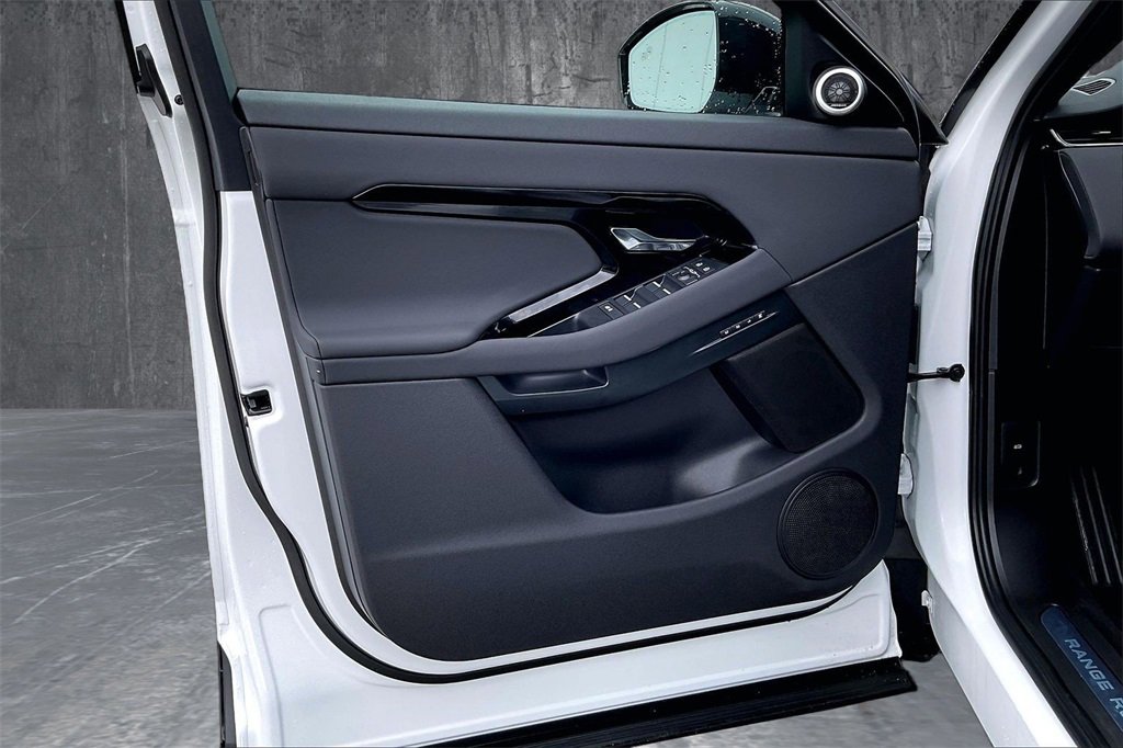 Used 2025 Land Rover Range Rover Evoque Dynamic SE image 20