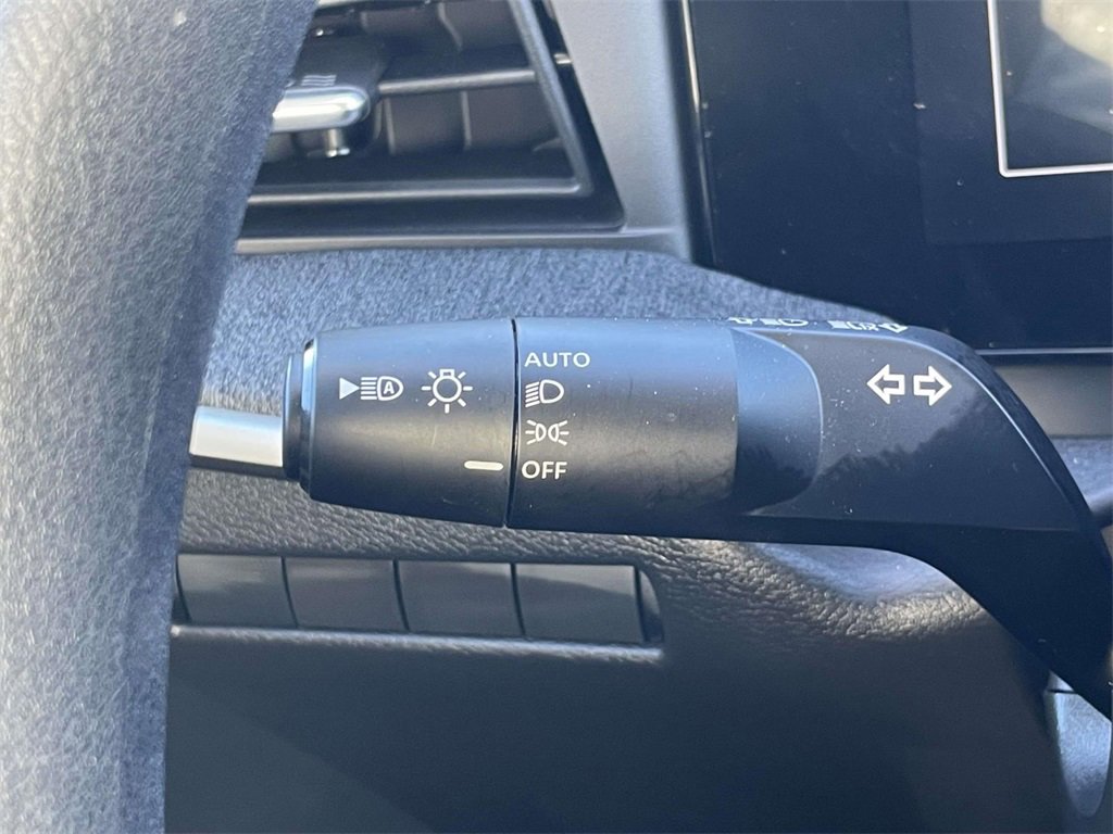 Certified 2025 Nissan Kicks SV image 17