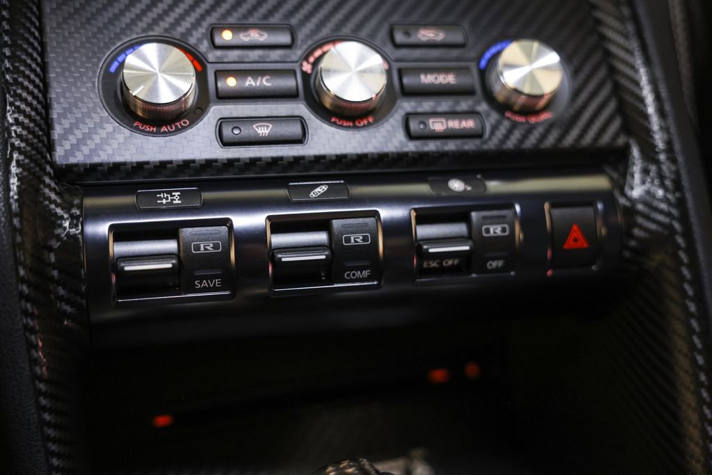Used 2015 Nissan GT-R Black Edition AWD/4WD image 36