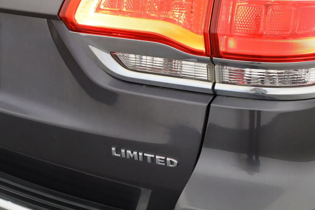 Used 2017 Jeep Grand Cherokee Limited AWD/4WD image 43