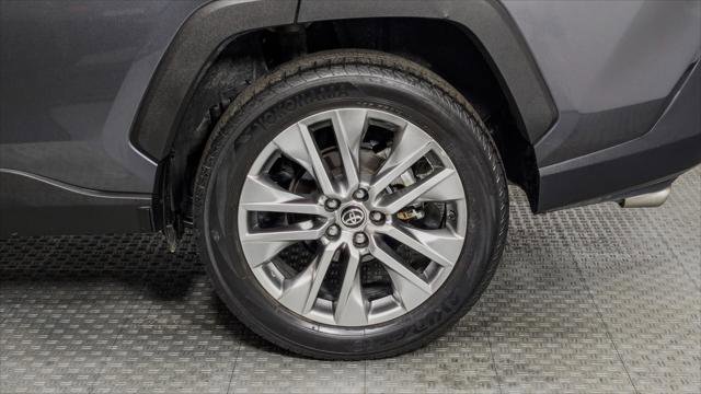 Used 2020 Toyota RAV4 XLE Premium image 31