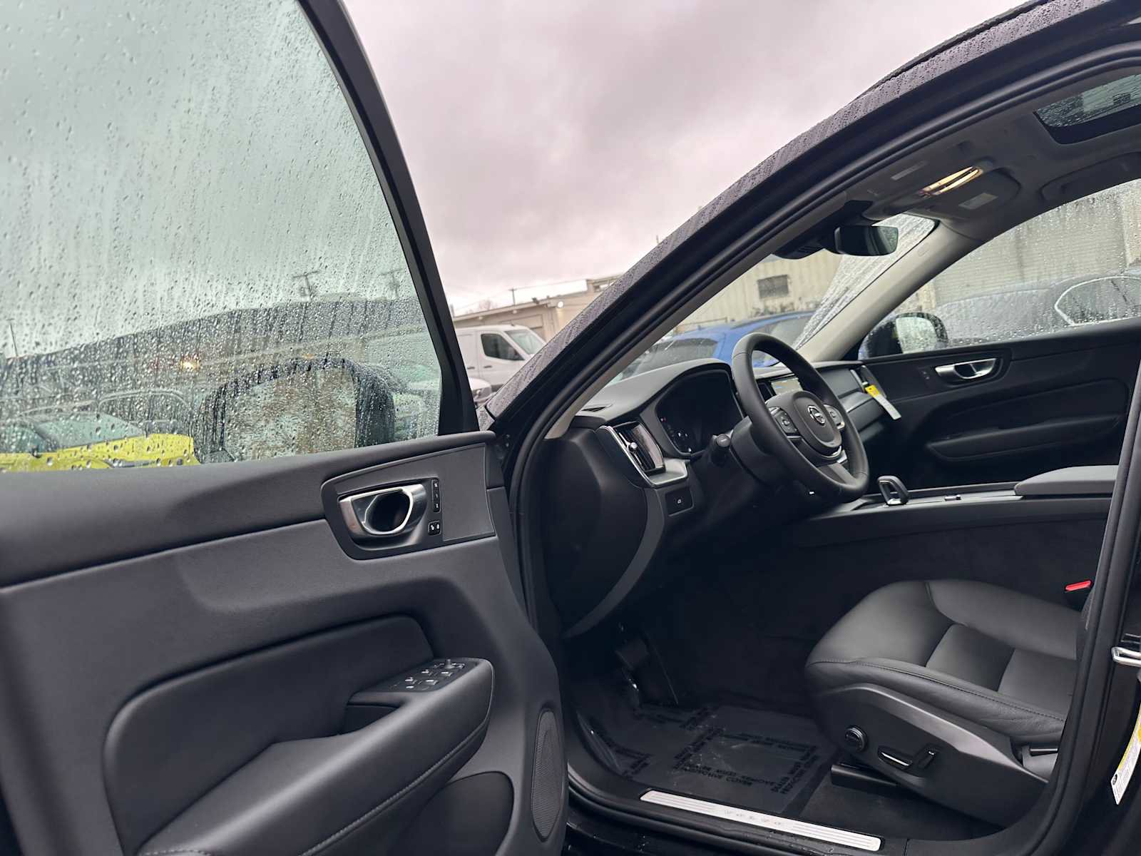 Used 2025 Volvo XC60 B5 Core w/ Protection Package Premier image 20