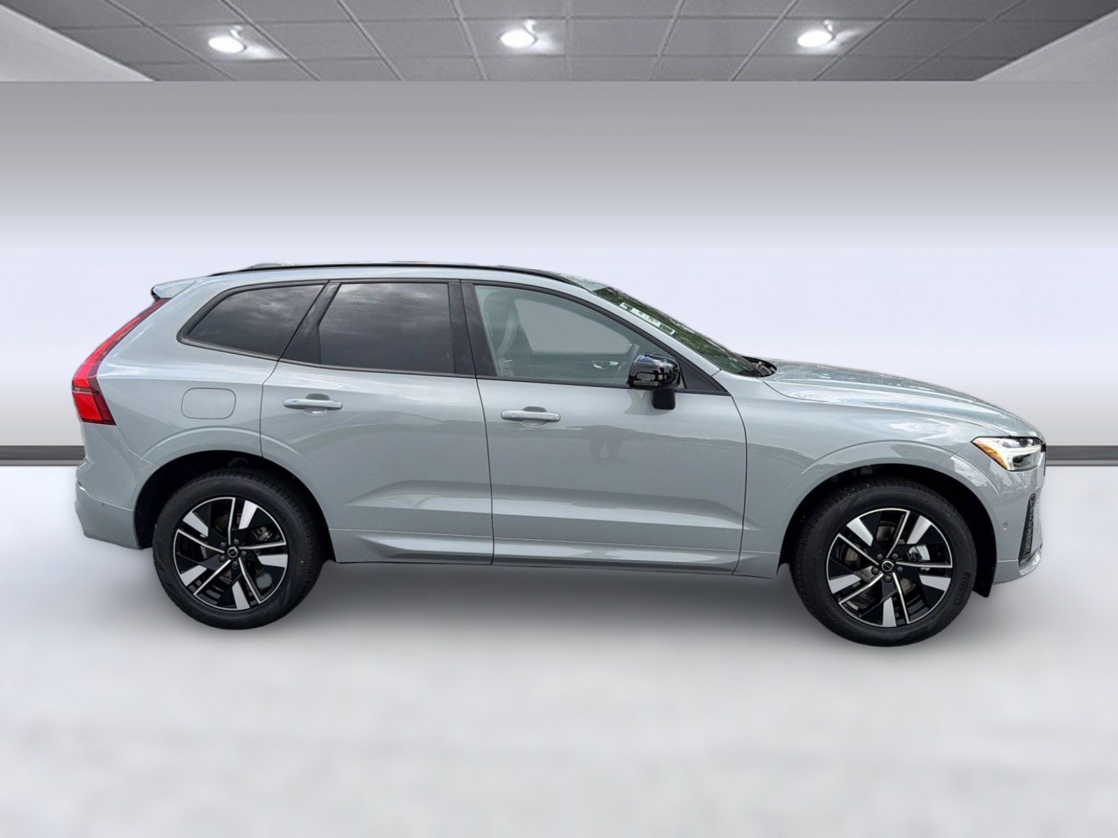 New 2026 Volvo XC60 B5 Plus w/ Climate Package AWD/4WD image 8