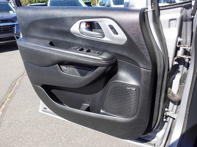 Used 2020 Chrysler Pacifica Limited w/ S Appearance Package FWD image 17