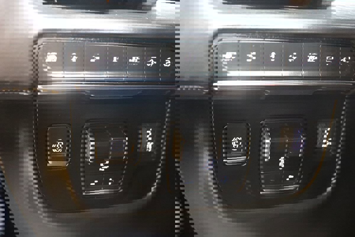 Used 2022 Cadillac Escalade Sport Platinum w/ LPO, ONYX Package image 37