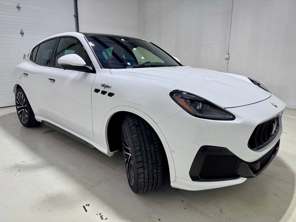 Used 2024 Maserati Grecale Trofeo image 3