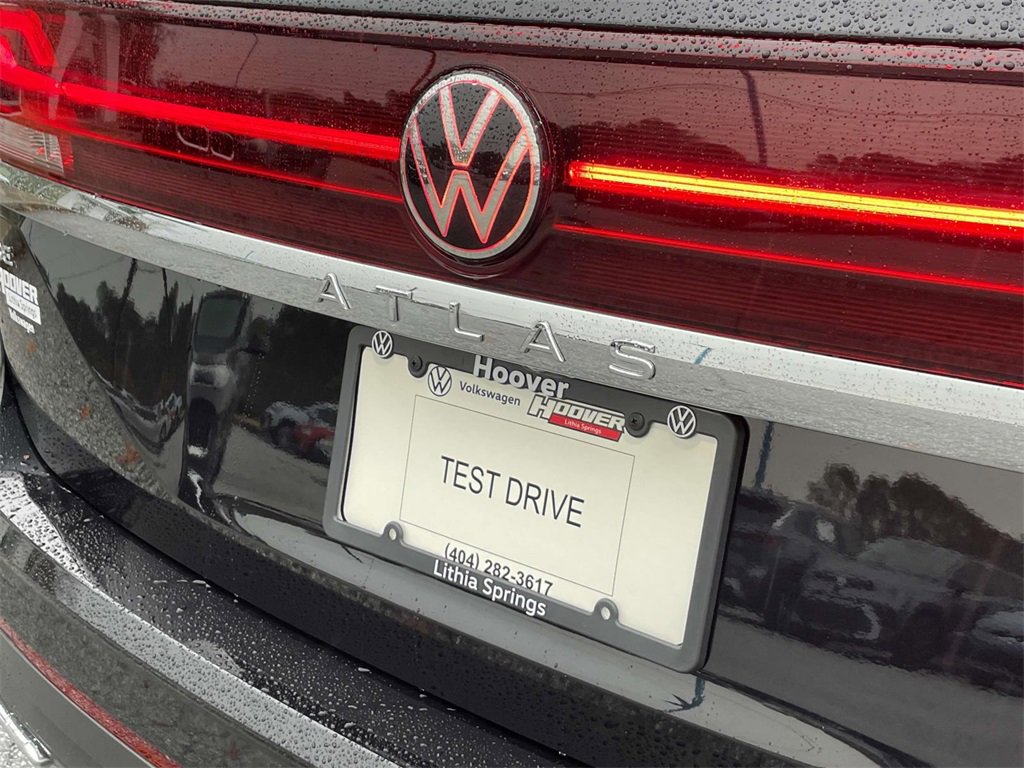Used 2024 Volkswagen Atlas SE image 11