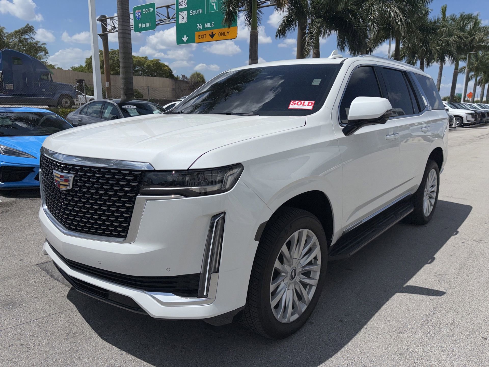 Used 2024 Cadillac Escalade Luxury RWD image 8