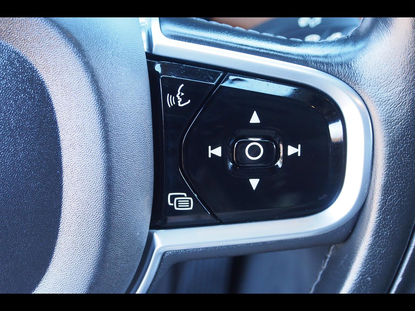 Used 2017 Volvo S90 T6 Inscription w/ Vision Package image 25