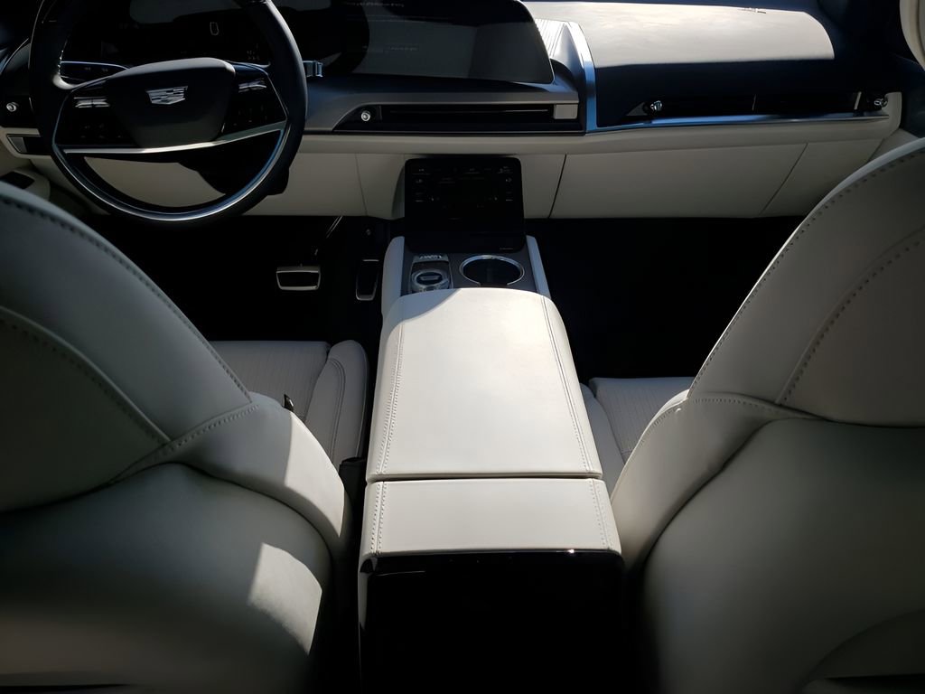 New 2026 Cadillac Vistiq Luxury w/ LPO, Floor Liner Package image 23