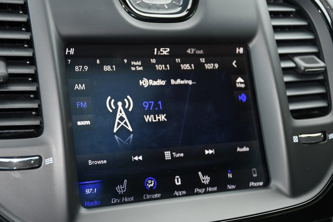 Used 2018 Chrysler 300 S w/ 300S Alloy Package image 33