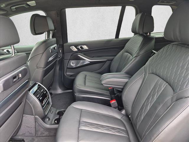 Used 2027 BMW X7 M60i AWD/4WD image 17