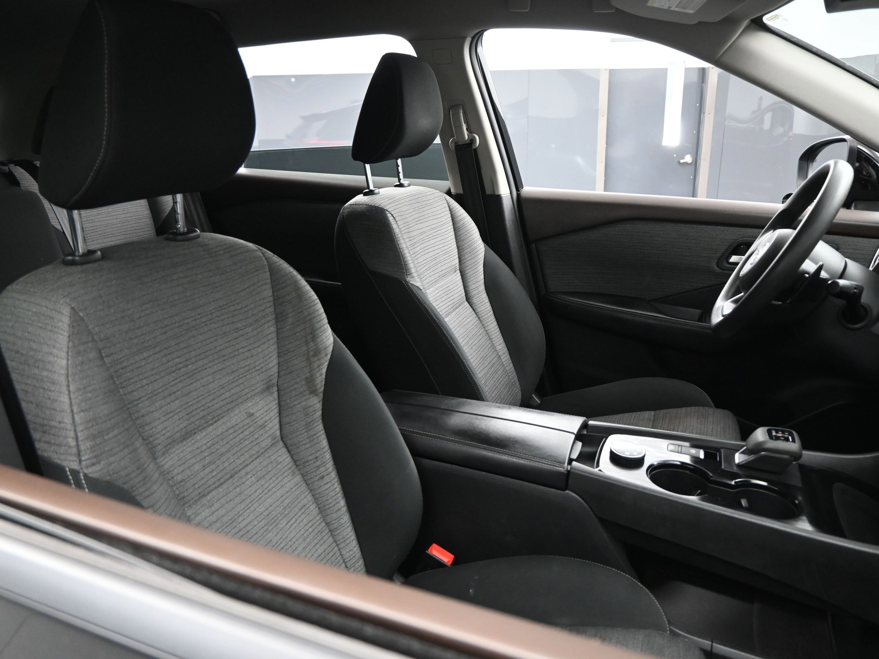 Used 2021 Nissan Rogue SV image 22