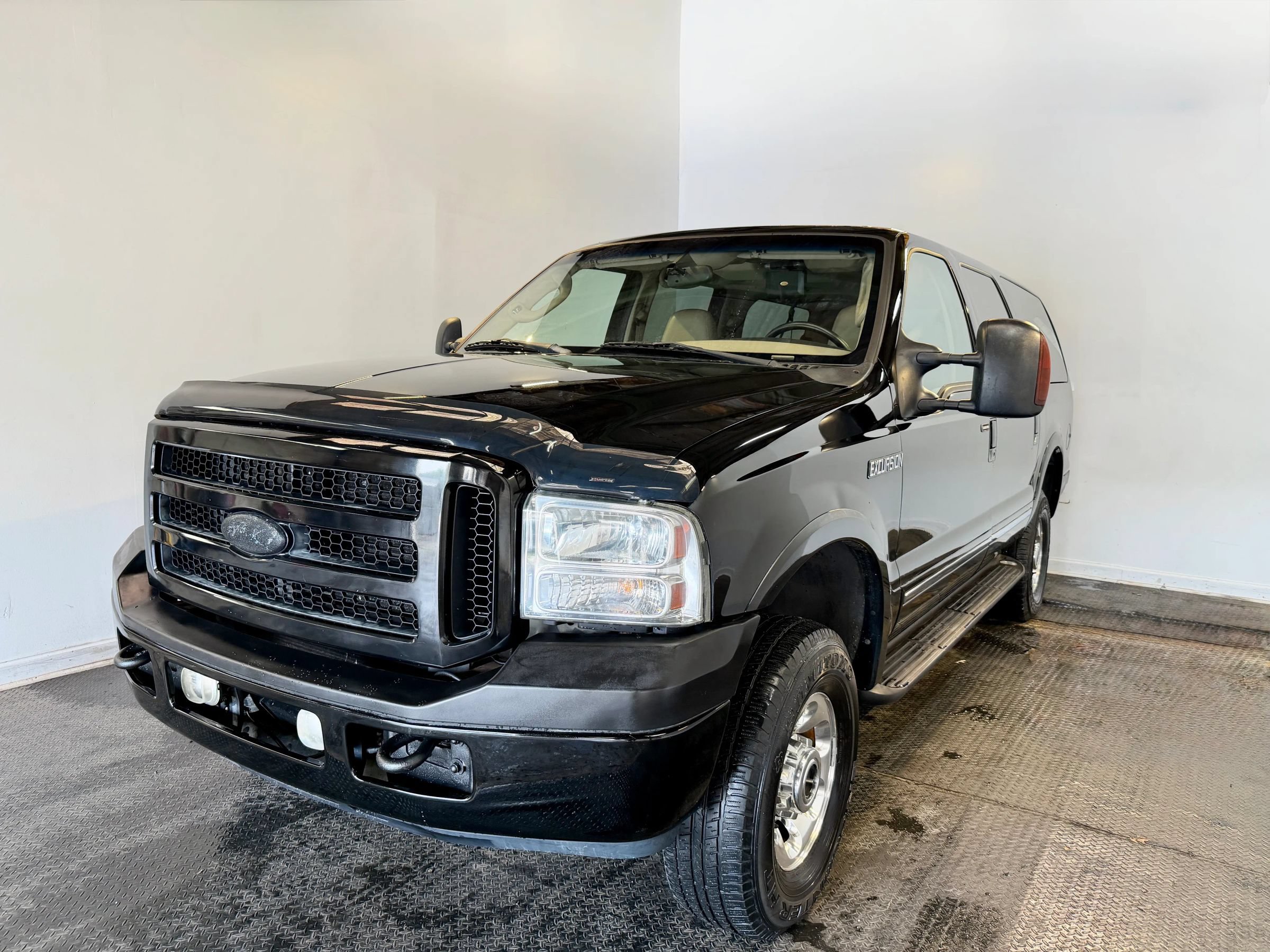 Used 2005 Ford Excursion Limited AWD/4WD image 2