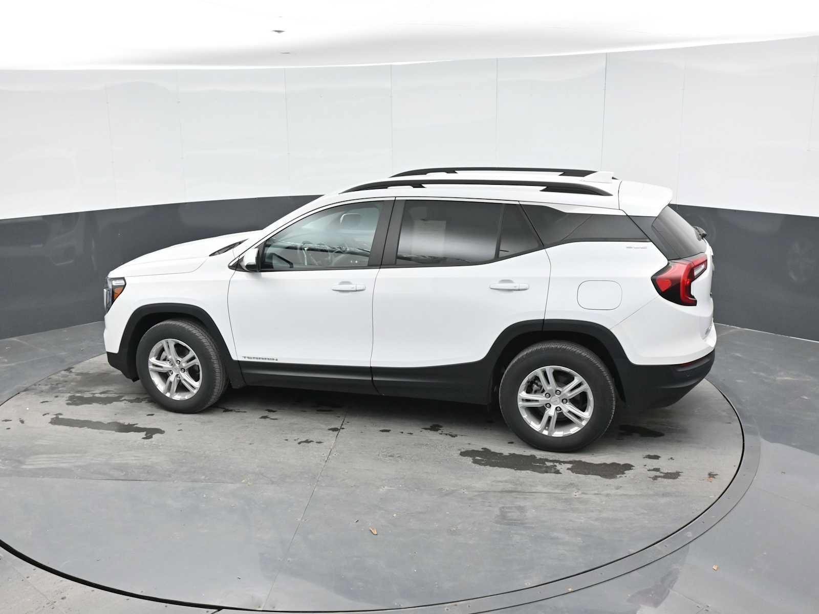 Used 2023 GMC Terrain SLE w/ Driver Convenience Package AWD/4WD image 13