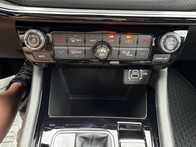 New 2026 Jeep Compass Latitude AWD/4WD image 18