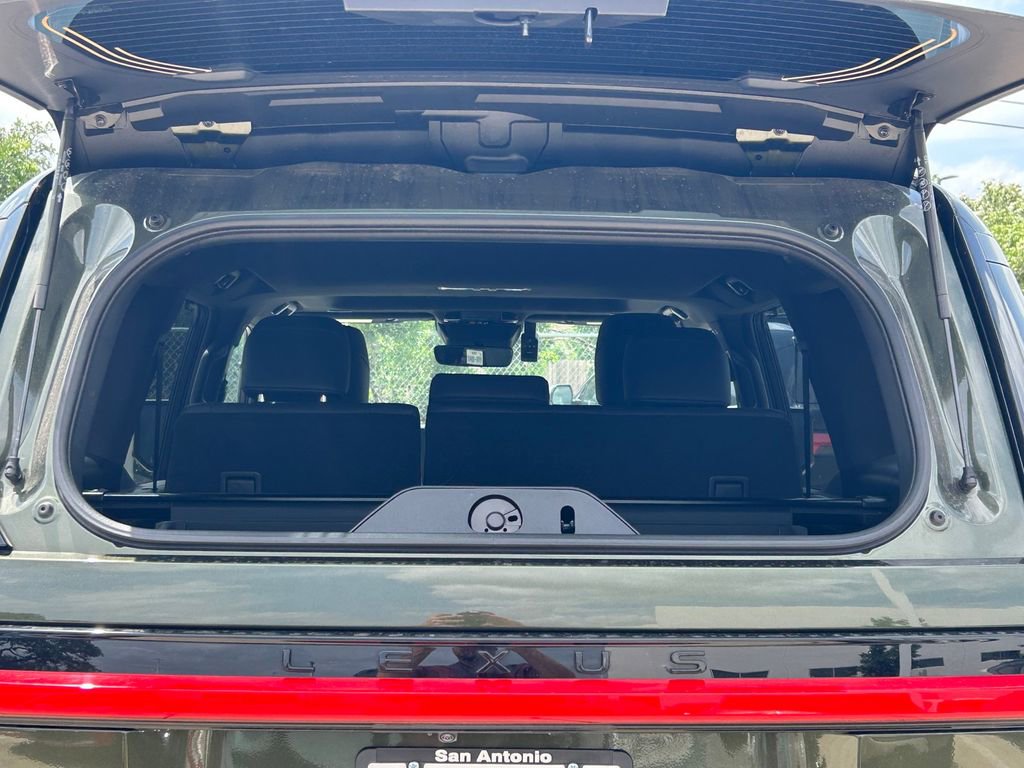 Used 2025 Lexus GX 550 AWD/4WD image 17