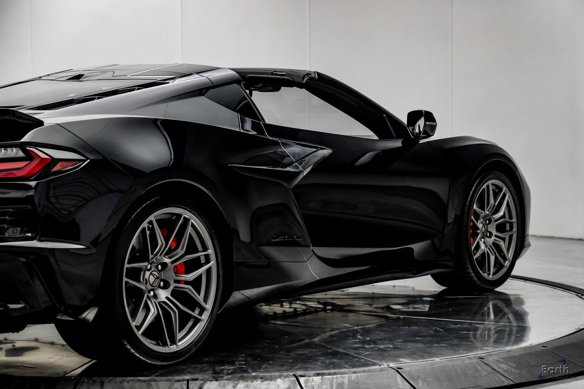 Used 2025 Chevrolet Corvette Z06 RWD image 23