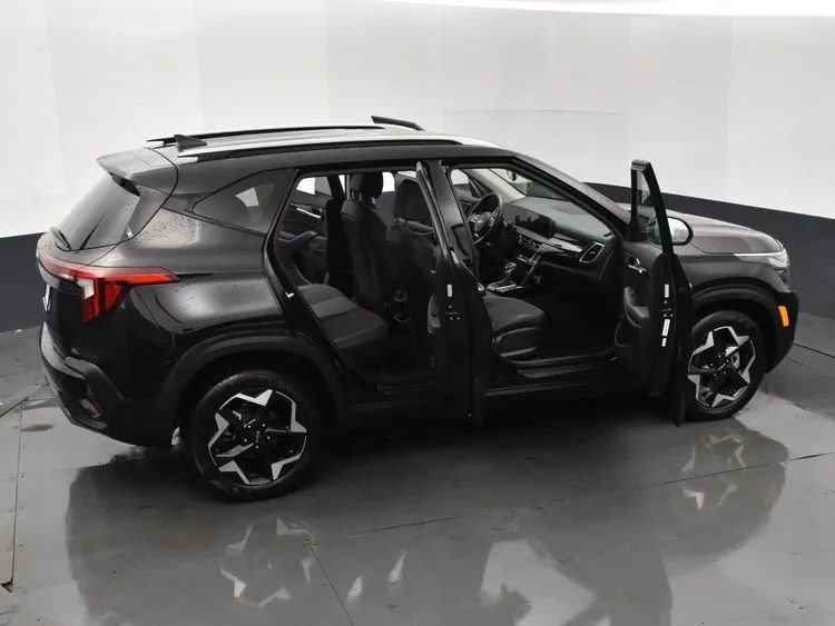 Used 2025 Kia Seltos S FWD image 6