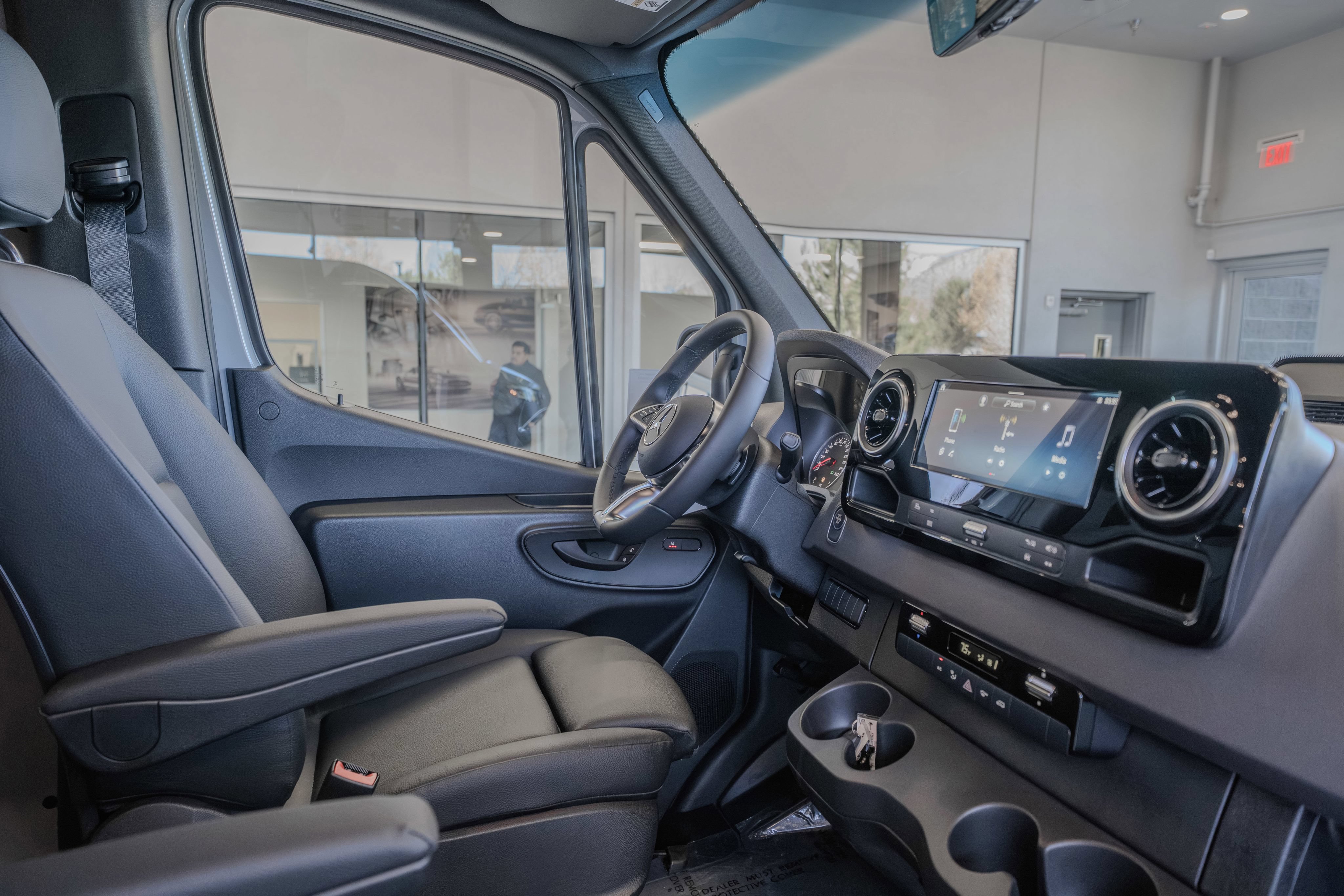 Used 2025 Mercedes-Benz Sprinter 2500 image 22