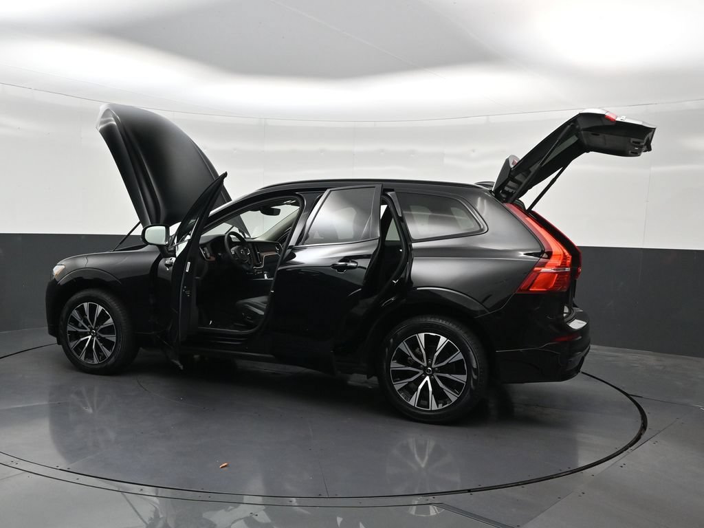 Certified 2024 Volvo XC60 B5 Plus AWD/4WD image 33