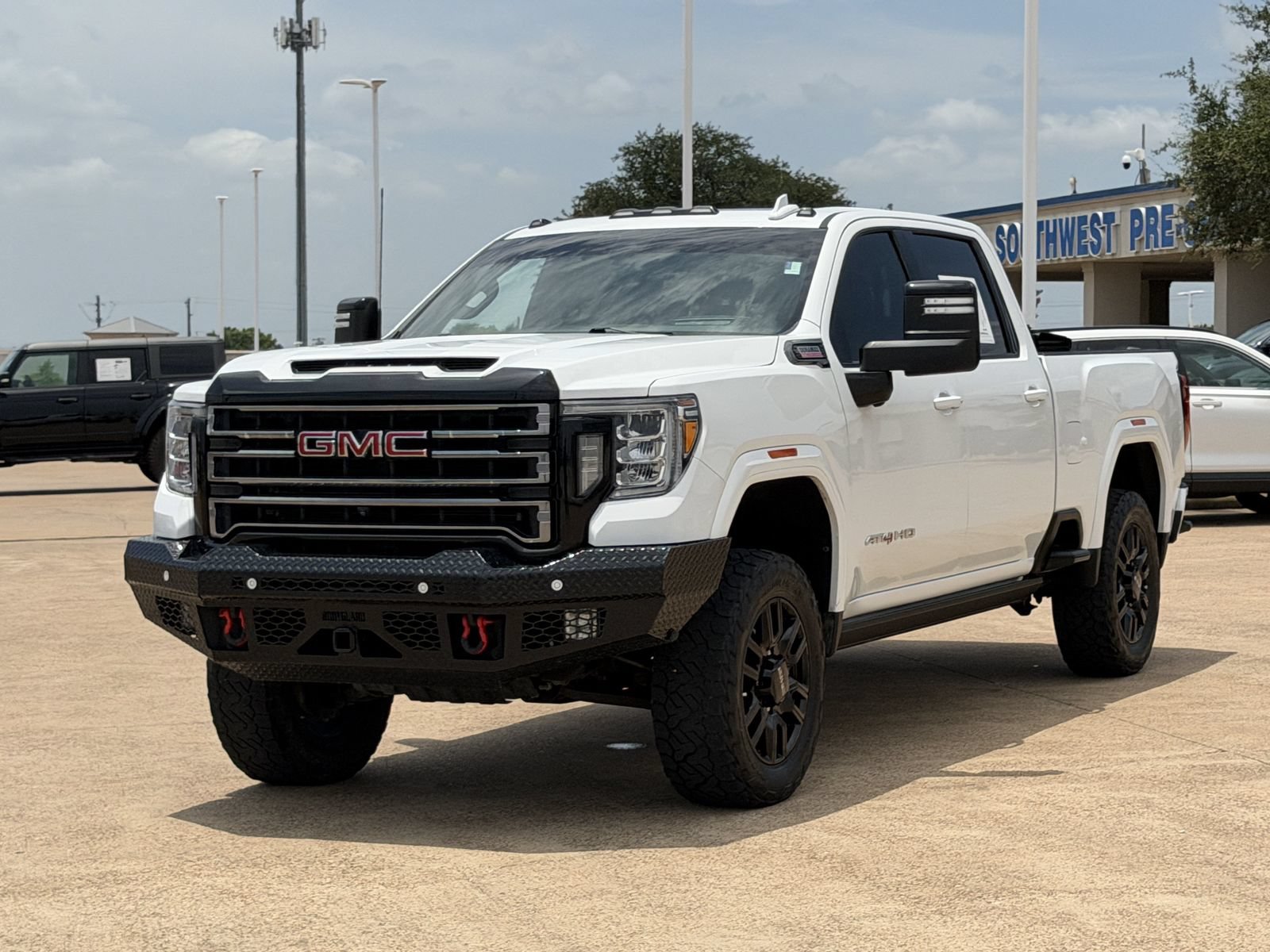 Used 2022 GMC Sierra 2500 AT4 w/ AT4 Premium Plus Package AWD/4WD image 8