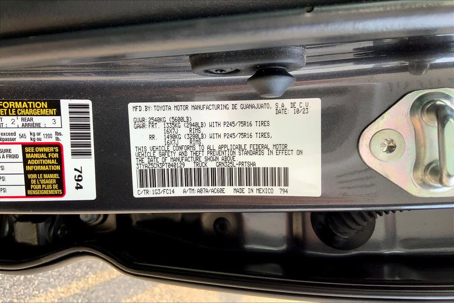 Used 2023 Toyota Tacoma SR5 w/ Technology Package image 31