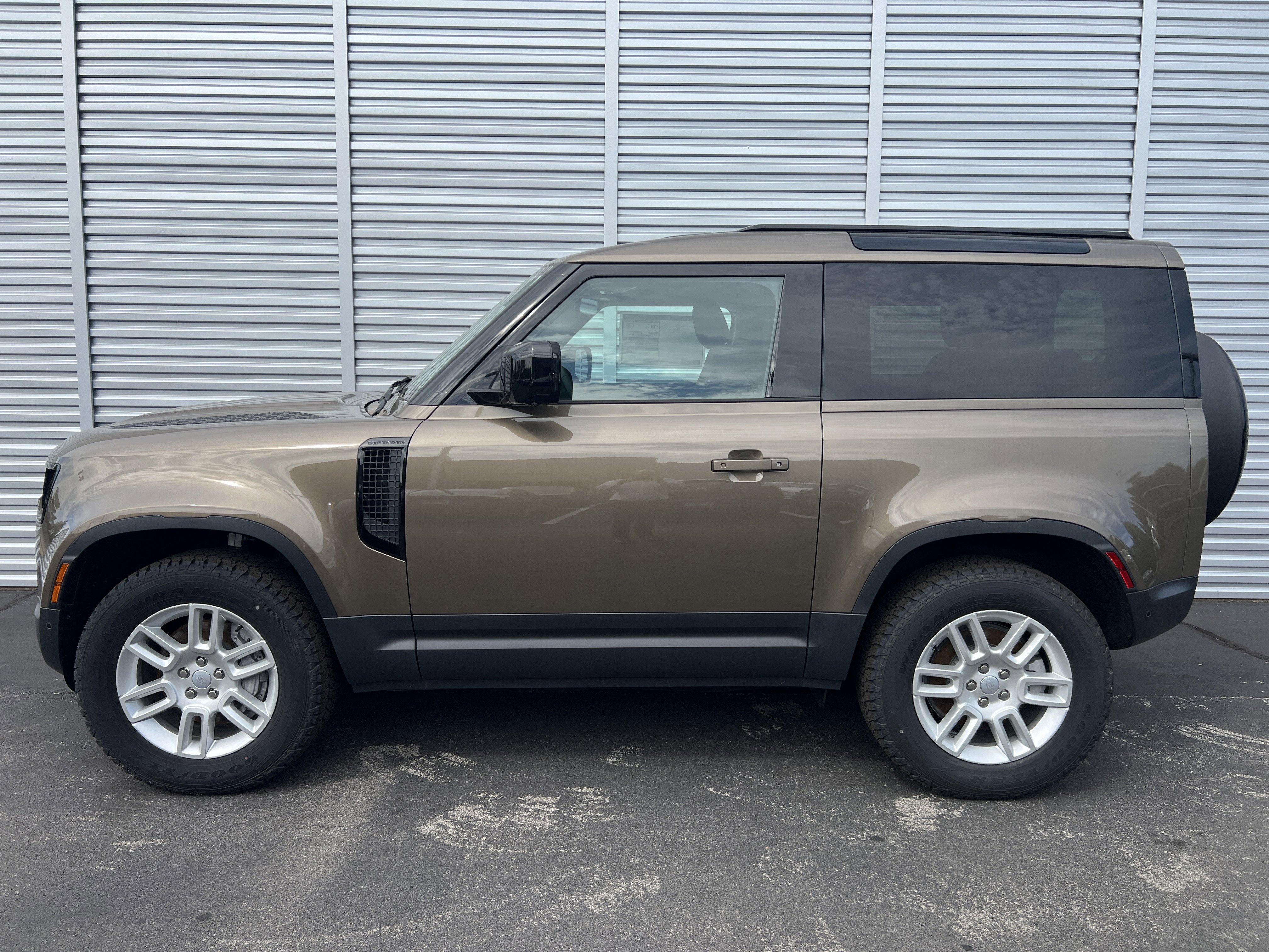 New 2025 Land Rover Defender 90 S image 2