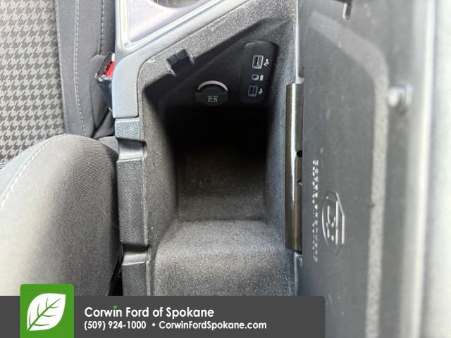 Used 2018 Dodge Challenger SXT w/ Blacktop Package RWD image 29