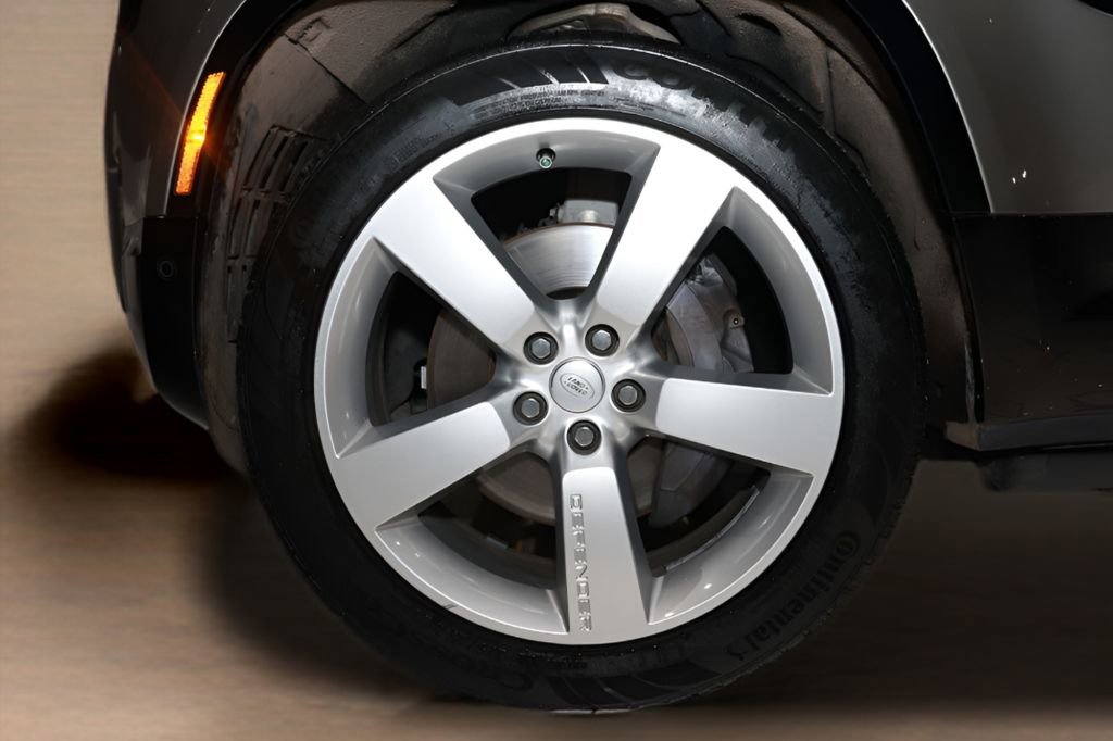 Used 2023 Land Rover Defender 110 X-Dynamic SE image 40