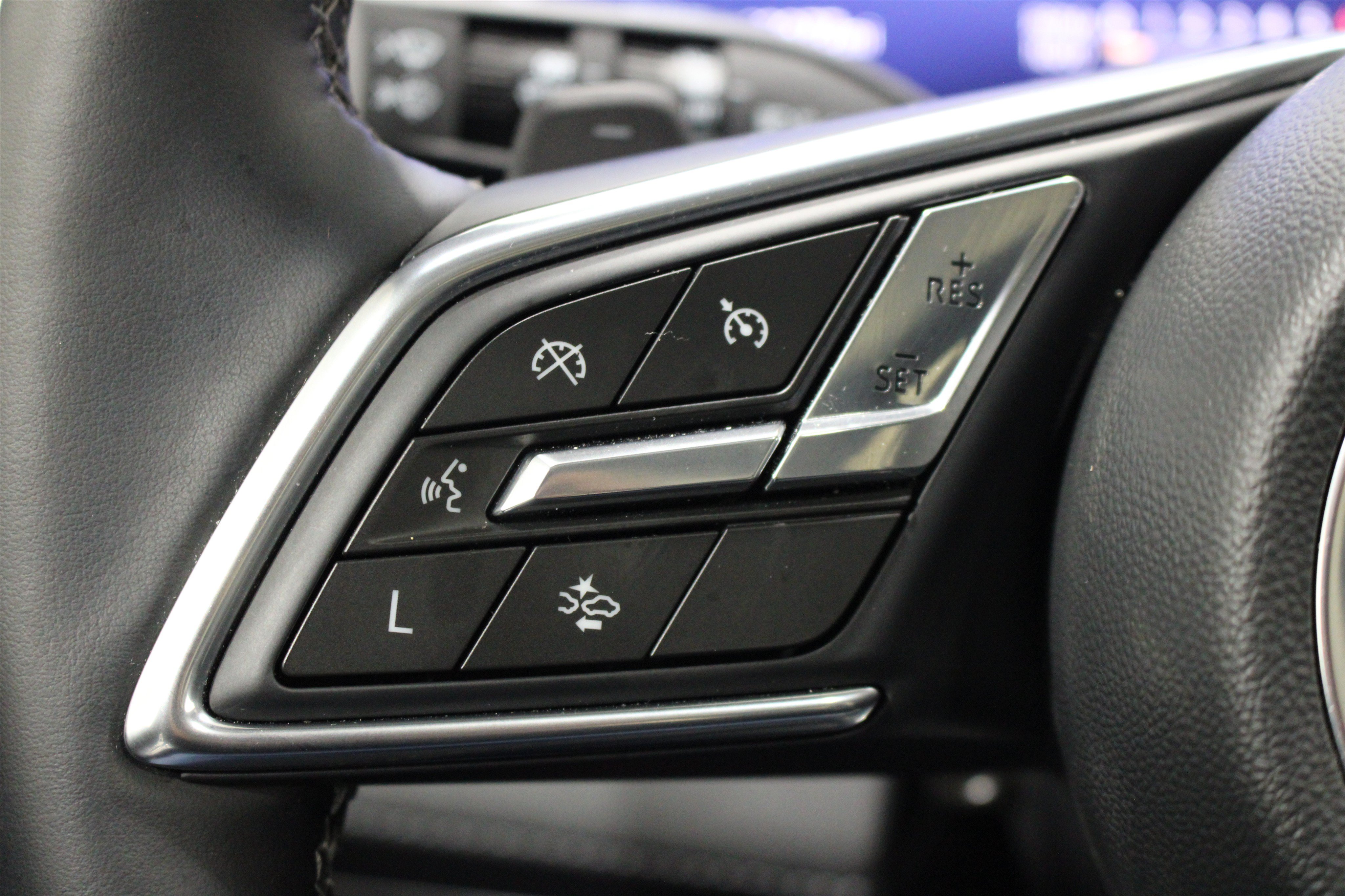 Used 2025 Buick Enclave Avenir AWD/4WD image 13