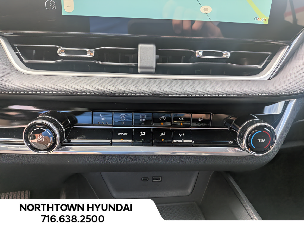 Used 2025 Chevrolet Equinox LT w/ Safety and Technology Package AWD/4WD image 18
