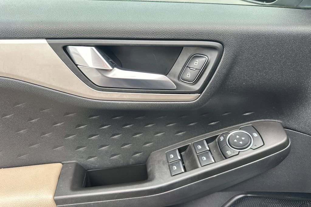 Used 2020 Ford Escape SE Sport image 12