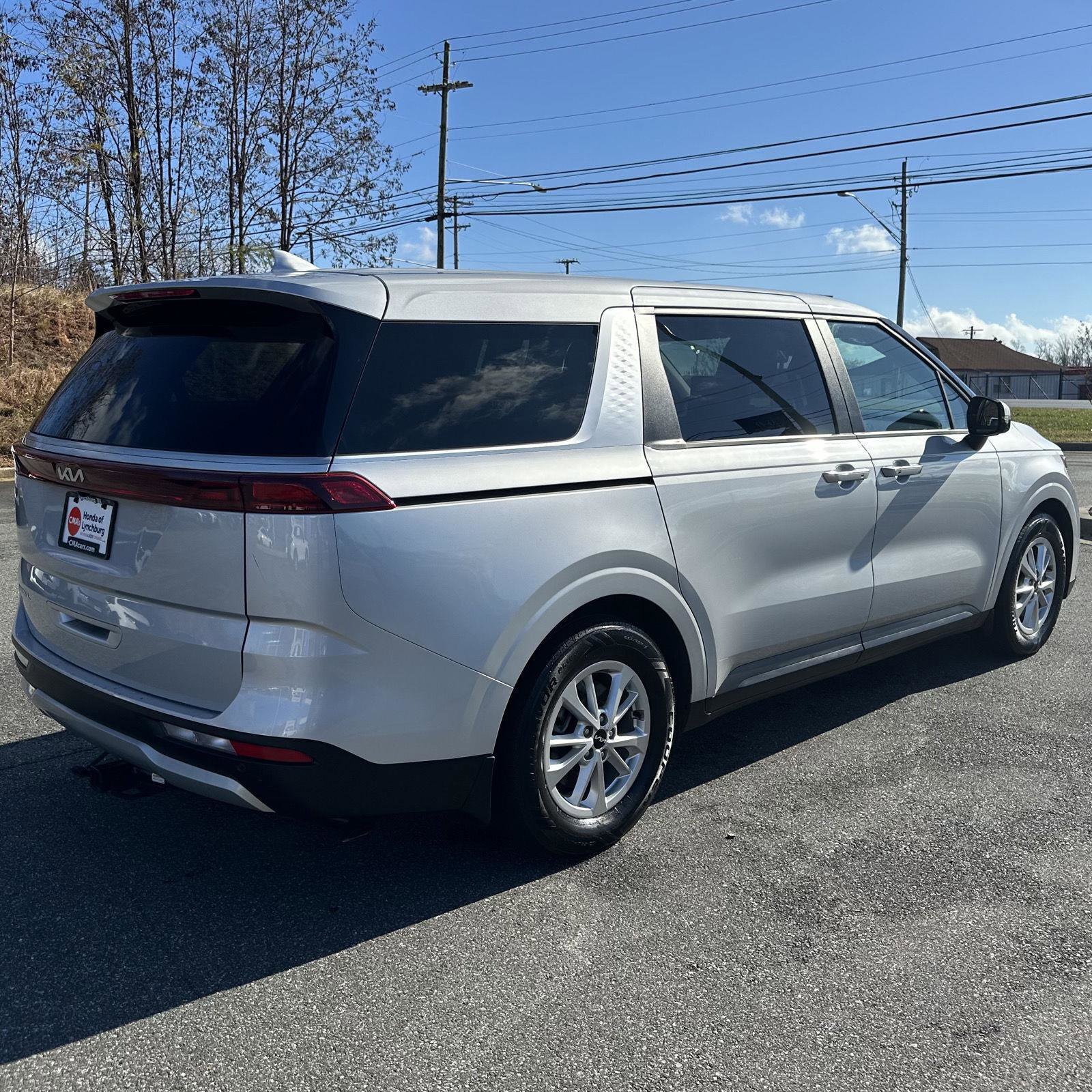 Used 2023 Kia Carnival LX w/ Paint Protection Package image 5