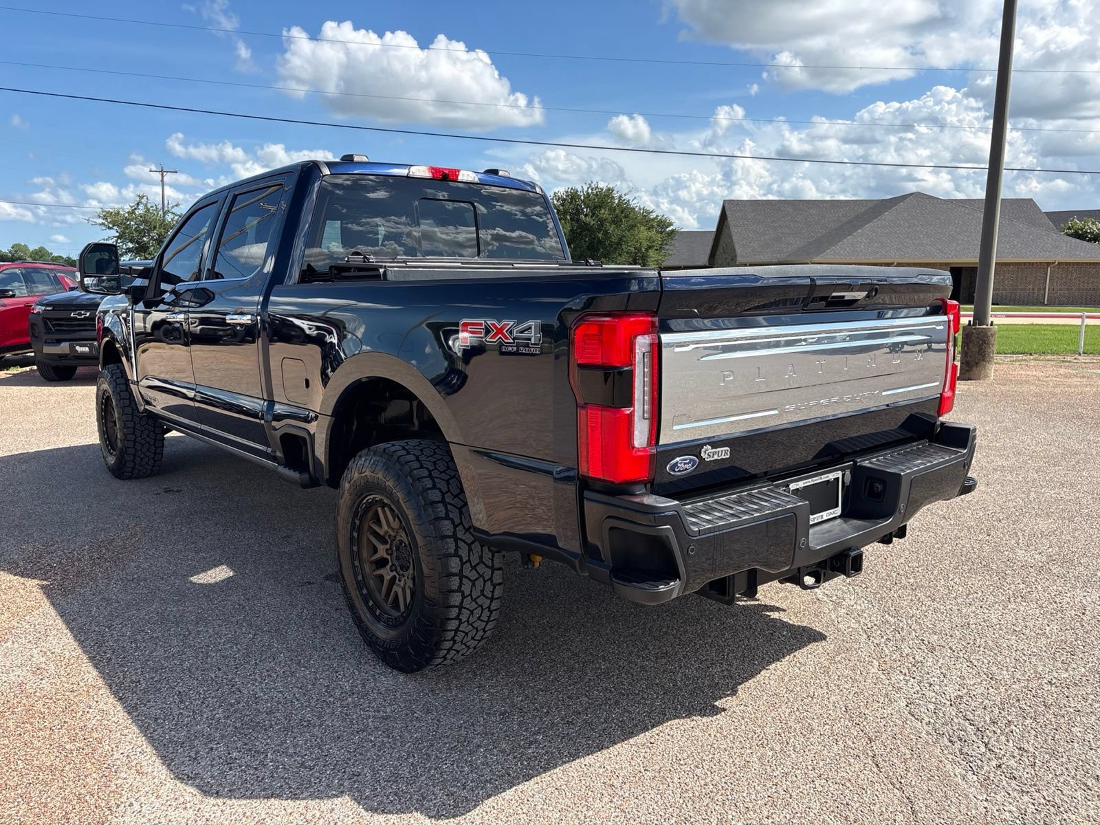 Used 2023 Ford F250 Platinum w/ FX4 Off-Road Package AWD/4WD video 3