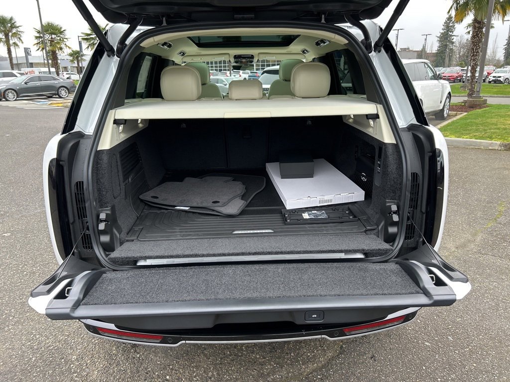 New 2025 Land Rover Range Rover SE image 16